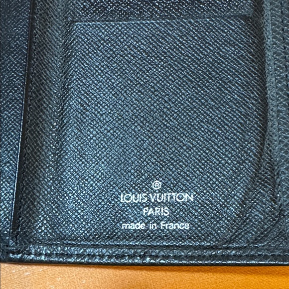 Louis Vuitton Taiga Brazza Black Bifold Wallet - Picture 3 of 9